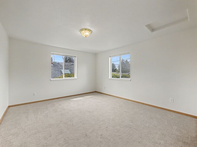 Building Photo - NAVAB02