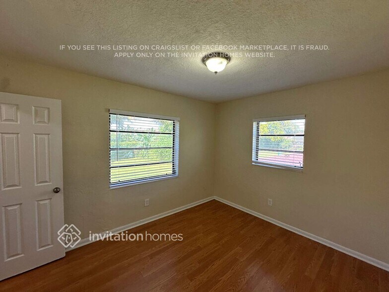 Building Photo - 10805 SW 142nd Ln