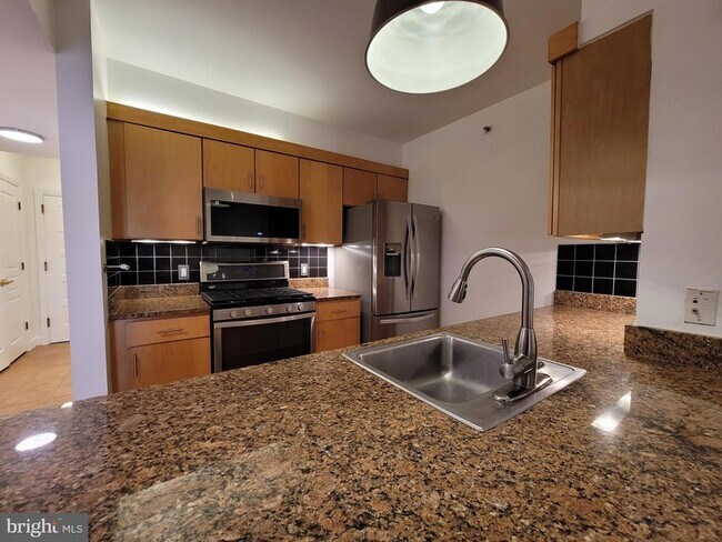 Building Photo - 616 E Street NW Unit 1007