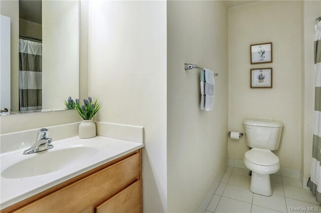 Building Photo - 297 W Post Rd