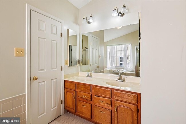 Building Photo - 2111 Crossgate Dr