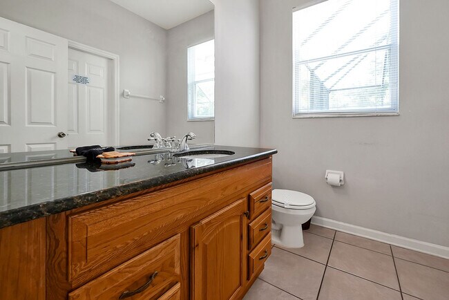 Building Photo - 8157 Sun Palm Dr