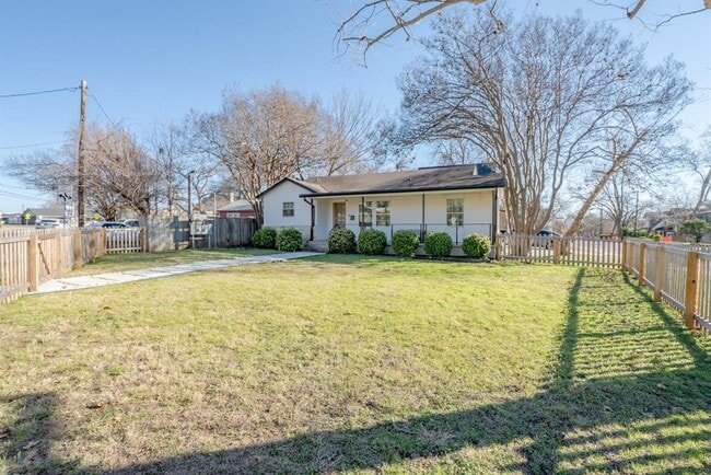 Building Photo - 2407 Hancock Dr