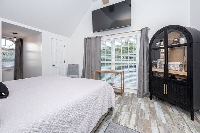 Building Photo - 1102 Stanfield Point Rd