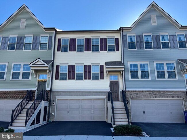 Building Photo - 121 Locks Farm Ln