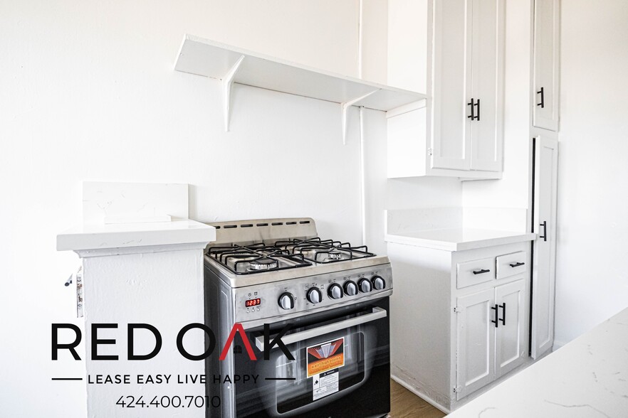 Building Photo - 706 N St Andrews Pl