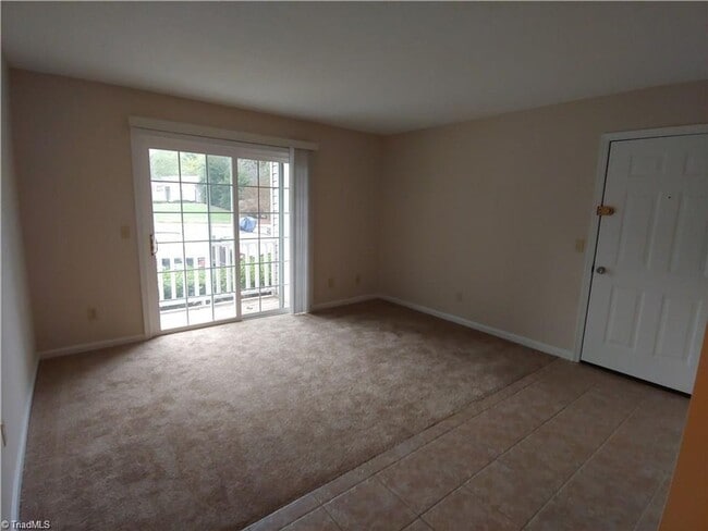 Building Photo - Condo near Guilford College!