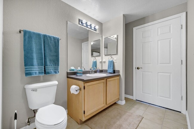 Building Photo - FOR RENT: Fully Furnished 1-Bedroom Lakeview Condo (6–7 Month Lease Only) The Hamptons at MetroWe...