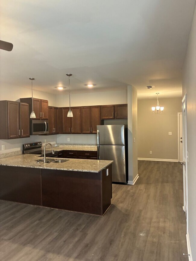 Building Photo - 767 Monroe St