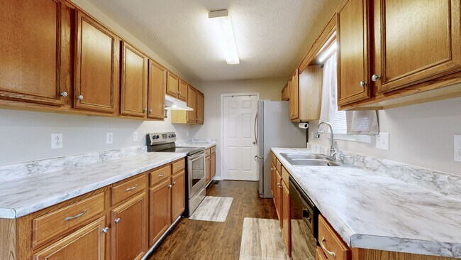 Building Photo - 2553 Hillingdon Dr