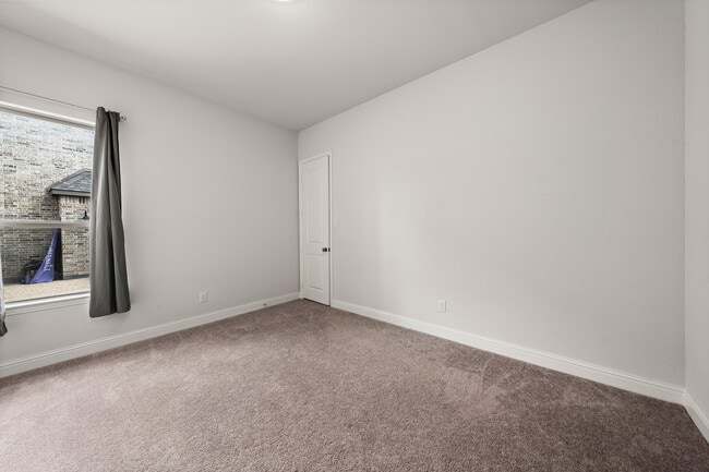 Building Photo - 2308 Paddington Way