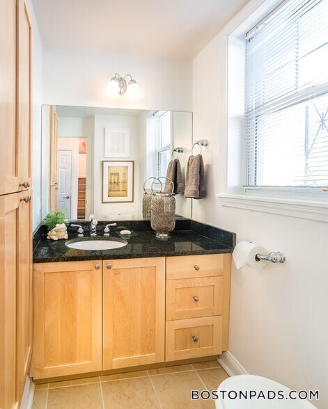 Building Photo - 27 Sherman Rd