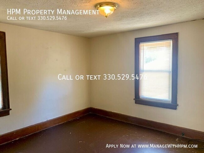 Building Photo - 1525 Miami Ct NE