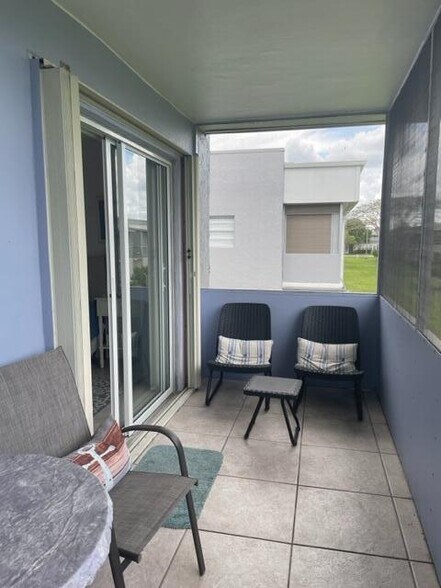 Building Photo - 137 Flanders C