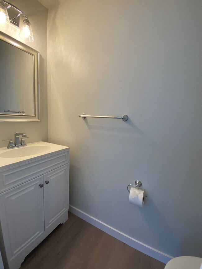 Building Photo - Adorable 2 Bedroom ADU in SE Portland!