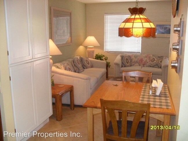 Building Photo - 408 S La Canada Dr