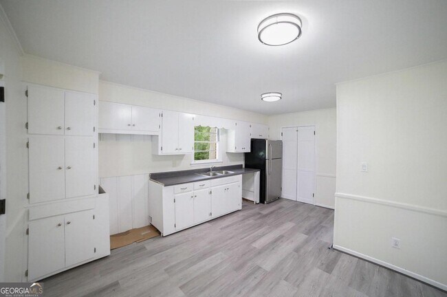 Building Photo - 120 Soule St