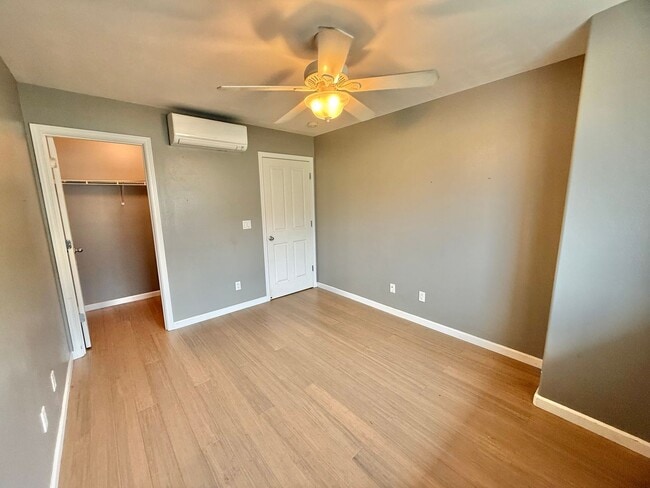 Building Photo - 3 Bedrooms / 2.5 Bathrooms Townhome at Ili...