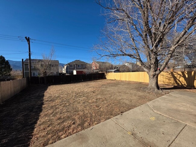 Building Photo - 5 Bed 2 bath Home near Fort Carson!!