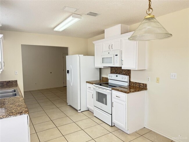 Building Photo - 3414 Santa Rocio St