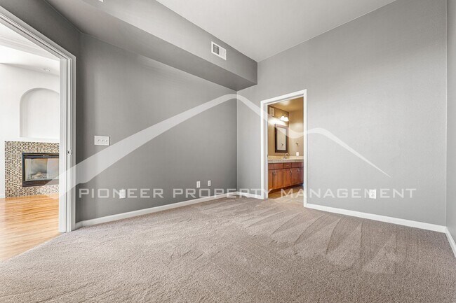 Building Photo - Stunning Condo in Denver with AC in a Grea...