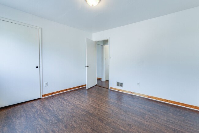 Building Photo - 438 Kathleen St