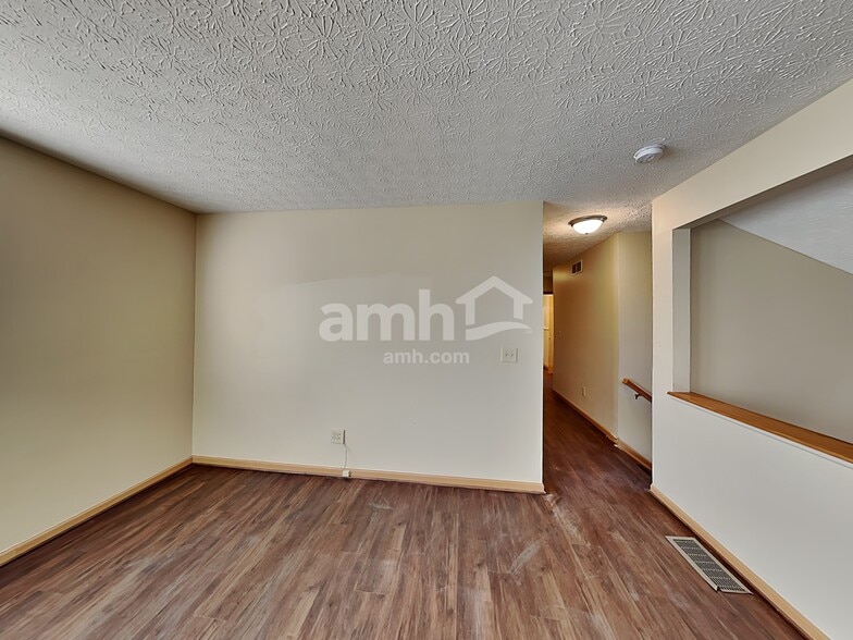 Building Photo - 5529 Hillbrook Dr