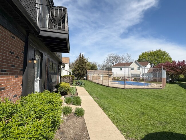 Building Photo - 1216 Inverrary Ln