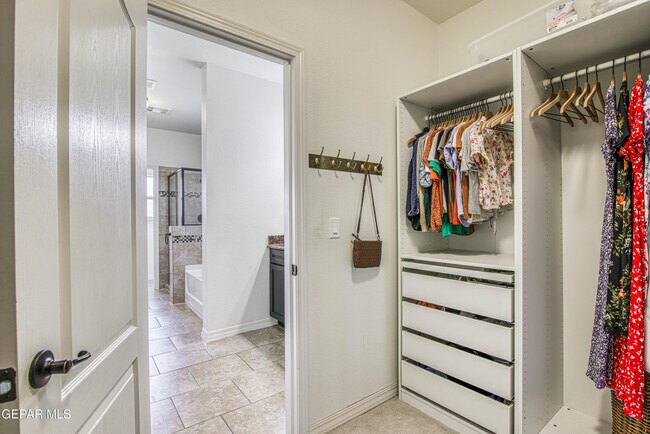 Building Photo - 7751 Enchanted Path Dr