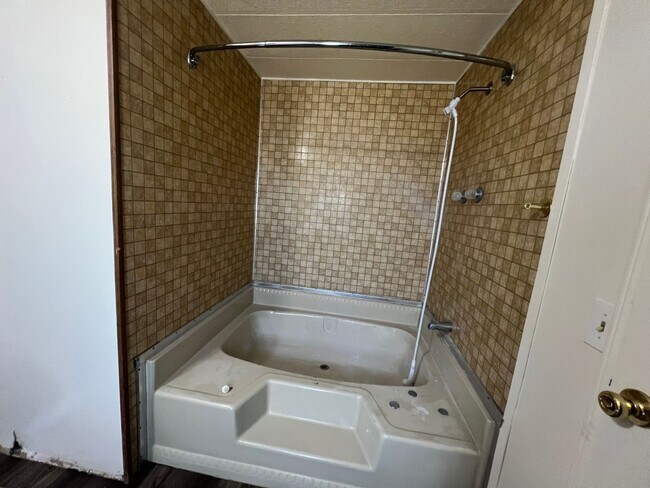 Building Photo - Low Traffic Street-Small Pet Family Member...