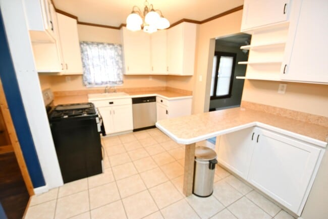 Building Photo - 2 bedroom 2 bath home with 2 story garage