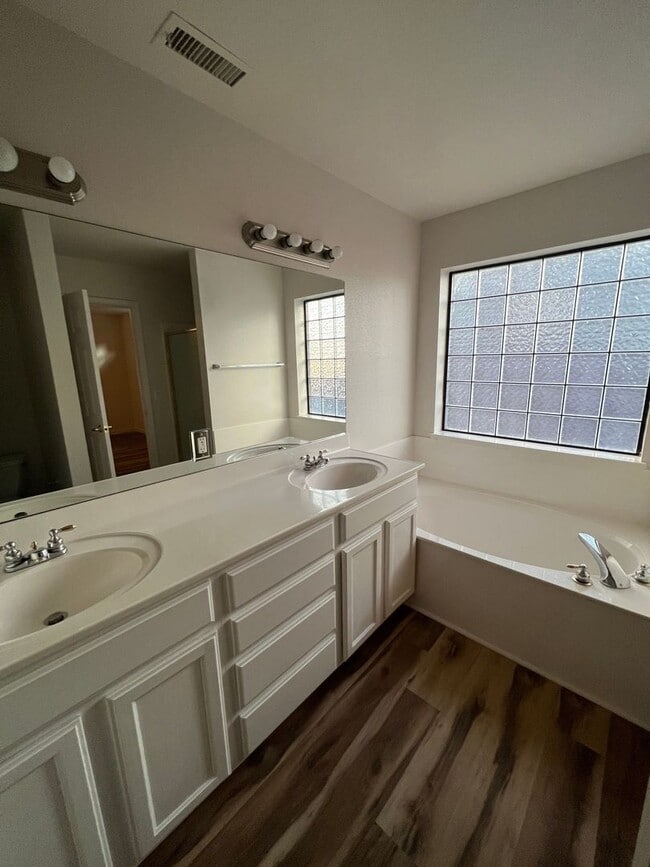 Building Photo - Ponderosa Trails - 4 bedroom house $3,975