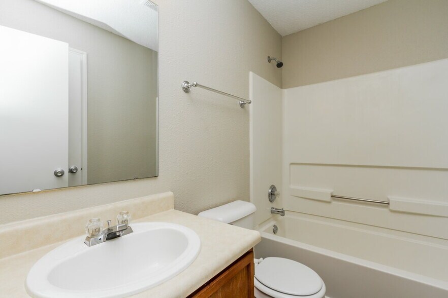 Building Photo - 10236 Hatherley Way