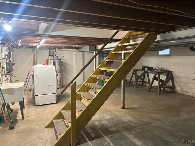 Building Photo - 511 Hickory St