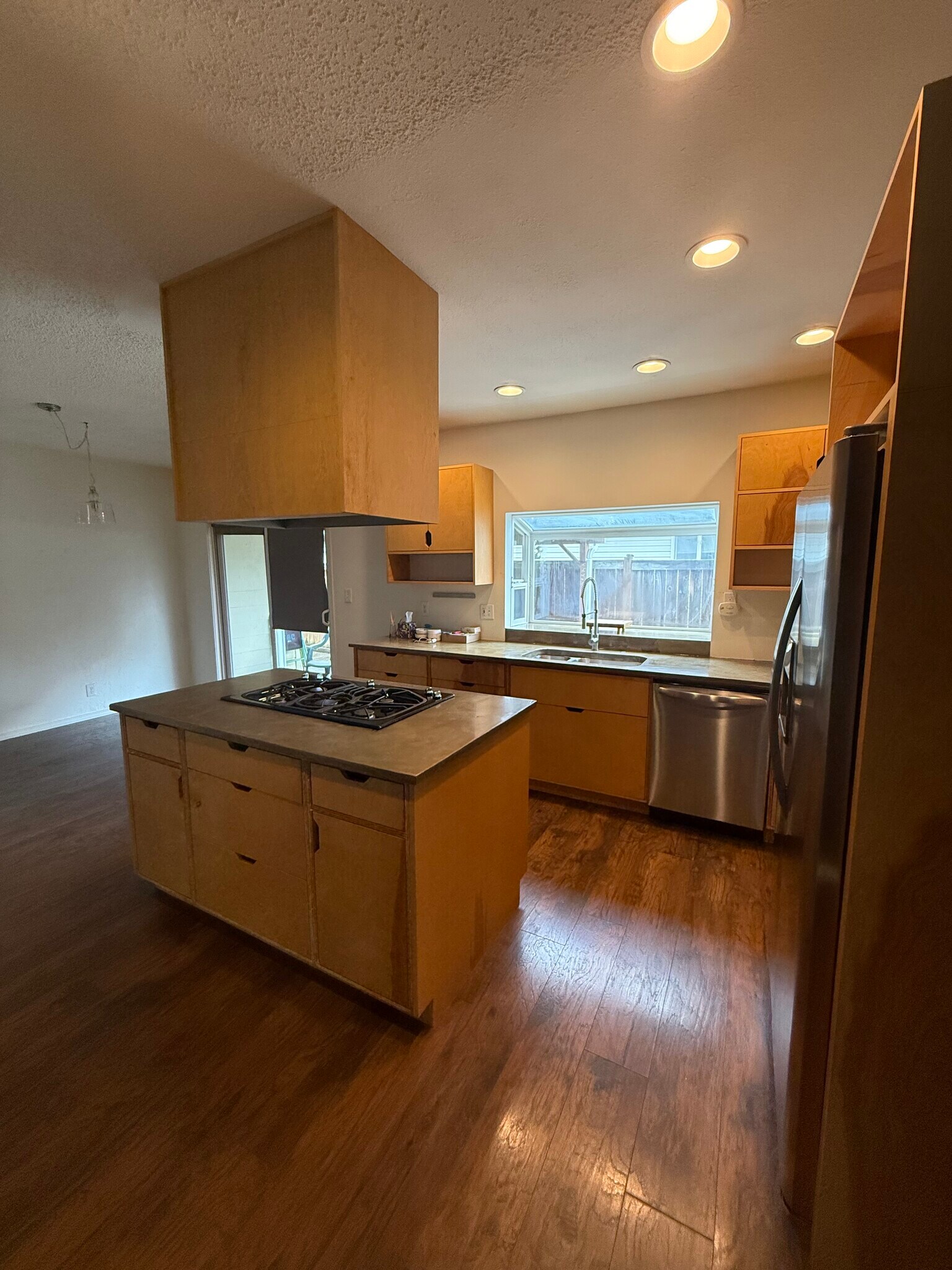 Building Photo - 406 E 43rd St