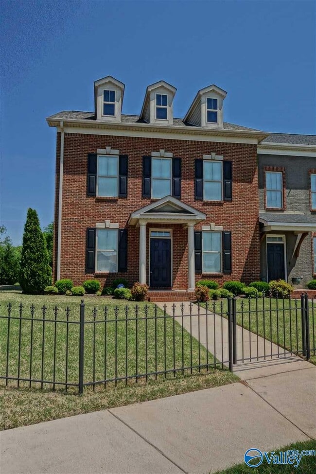Building Photo - 120 Park Square Ln