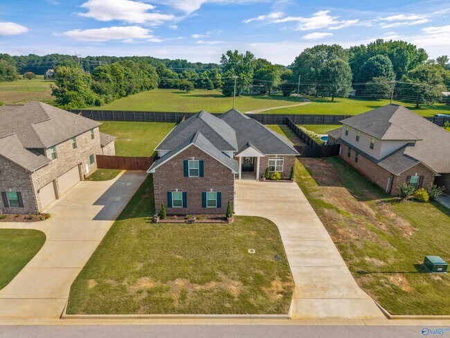 Building Photo - 17050 Stonegate Dr
