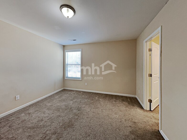 Building Photo - 4 Bolter Ct