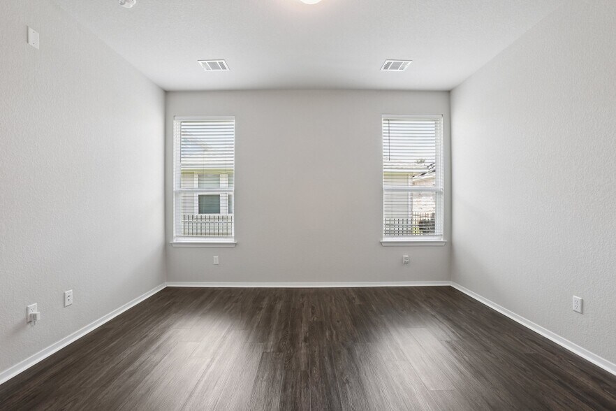 Building Photo - 2800 Joe Dimaggio Blvd