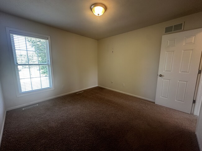 Building Photo - 54935 Cheyenne Meadows Dr