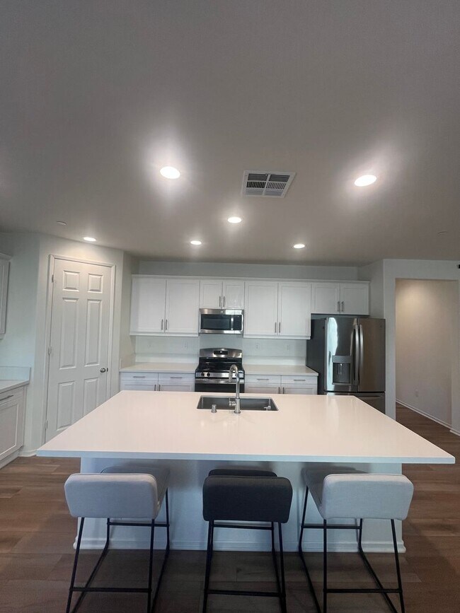 Building Photo - Beautiful Single-Family Home in Terramor