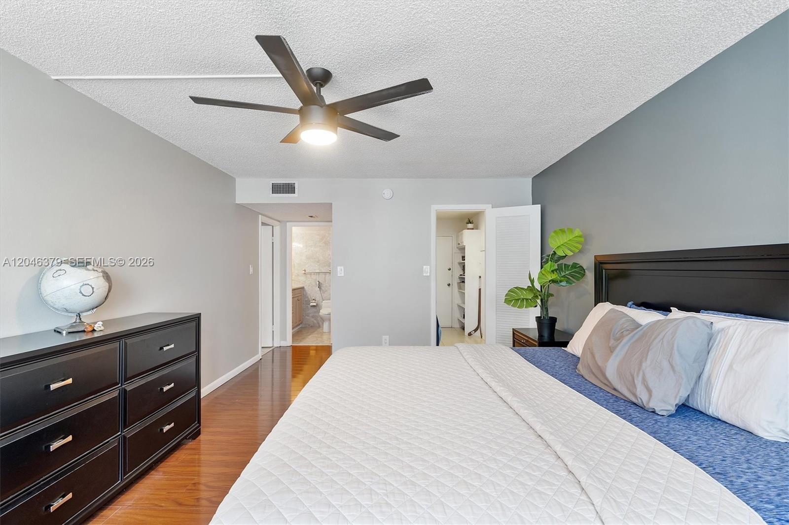 Building Photo - 18031 Biscayne Blvd