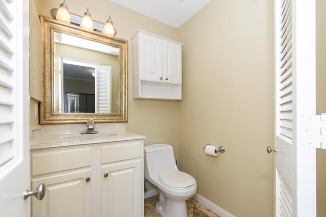 Building Photo - 351 Lakeside Ln