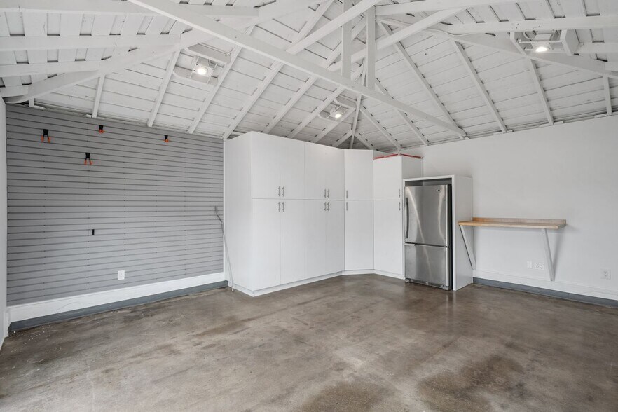 Building Photo - 7901 Westlawn Ave