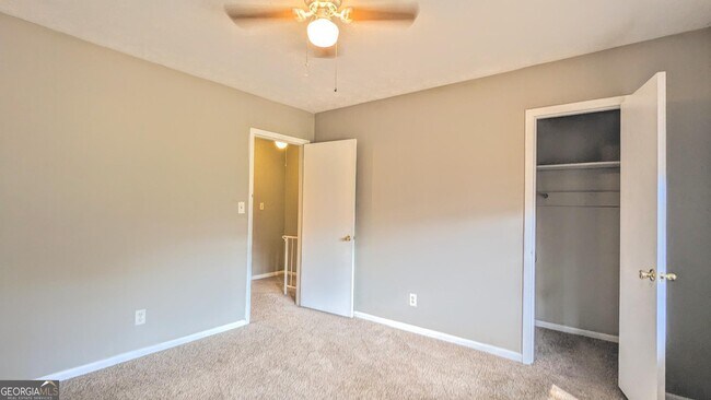 Building Photo - 1235 Riverside Dr