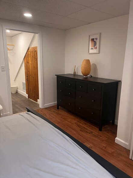 Building Photo - 266 Malletts Bay Ave