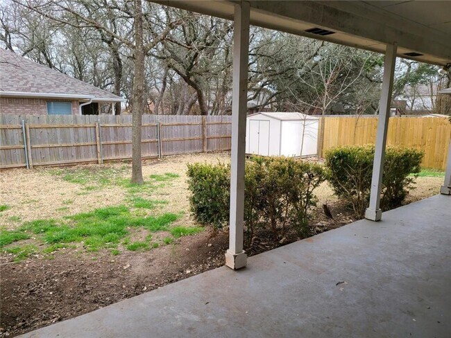 Building Photo - 2214 Zoa Dr