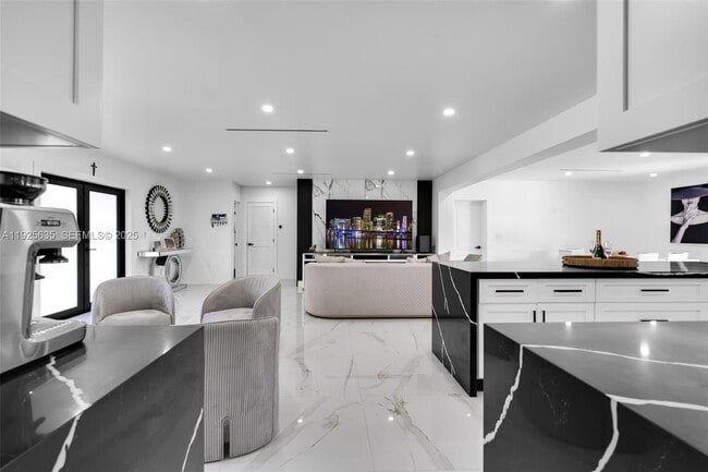 Building Photo - 864 W 69th Pl