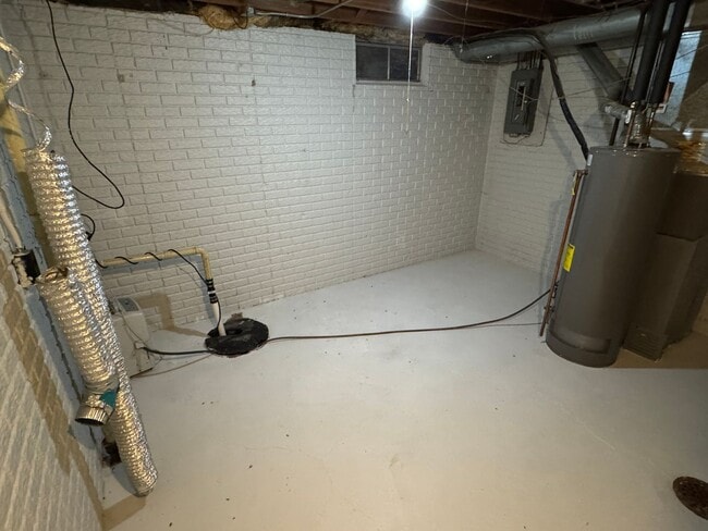 Building Photo - 2 bedroom duplex