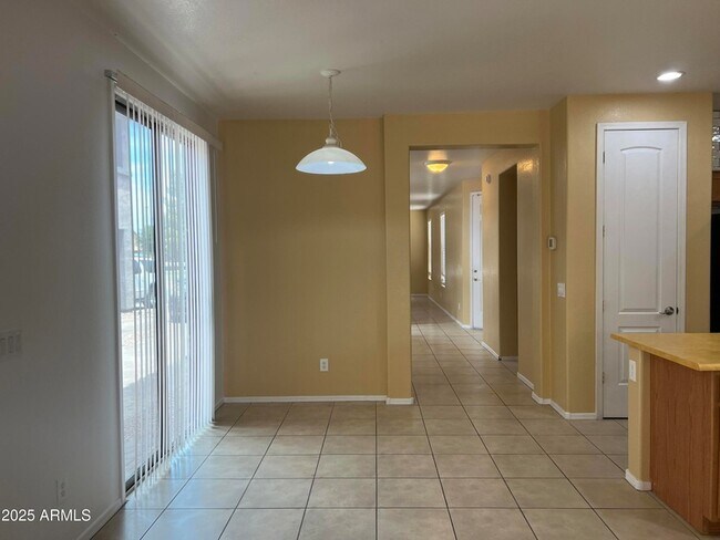 Building Photo - 3915 E Morelos St